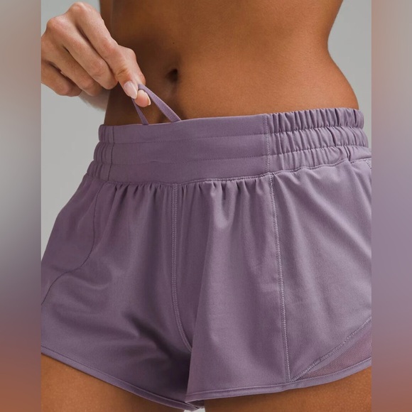 Lululemon Hotty Hot Low-Rise Lined Short 2.5”, Size 6 - Picture 3 of 5